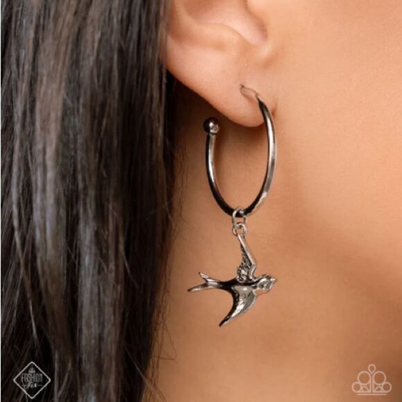 Paparazzi Meadowlark Memento Silvertone Bird Hoop Earrings Large Bold Post New - Picture 1 of 2